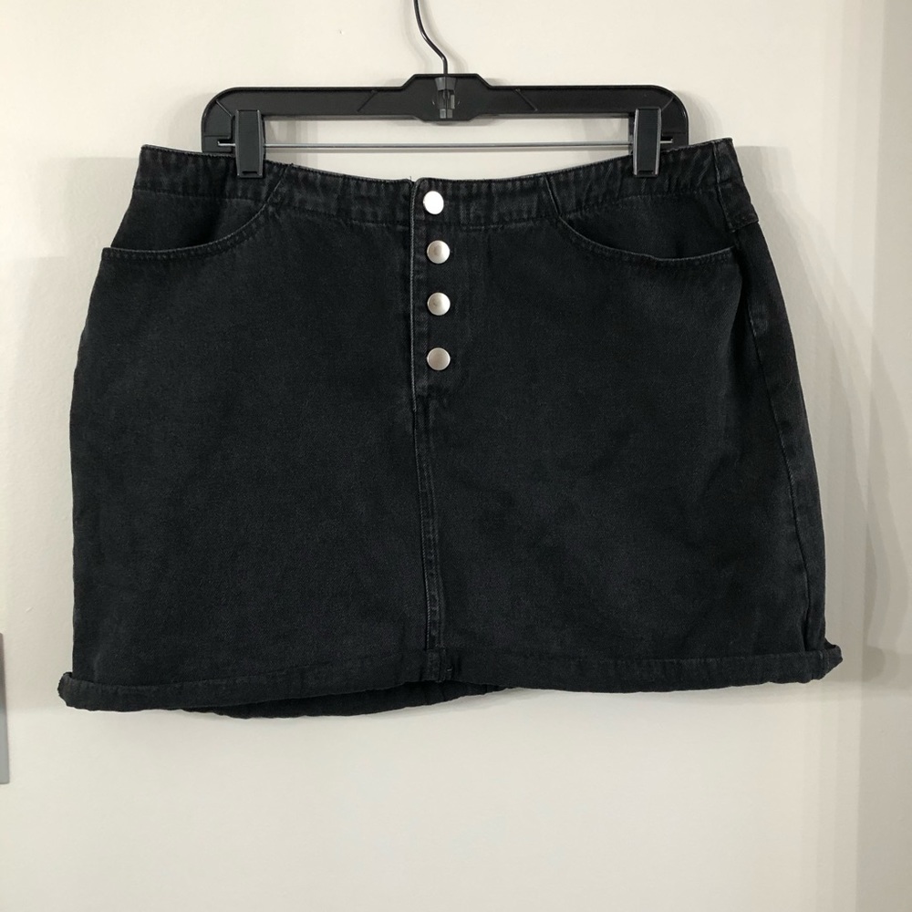 Forever 21 Black Denim Skirt w/Buttons